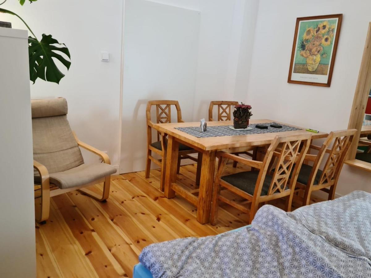 Fewo Garten - Eigener Eingang- Wlan-Parkplatz,Netflix, Terrasse,Doppelbett Und Schlafcouch Oberhausen  Luaran gambar